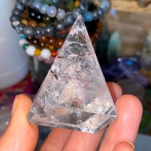 TOURMALINATED QUARTZ PYRAMID